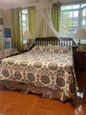 Suite estudio Deluxe | Ropa de cama de alta calidad y decoración individual