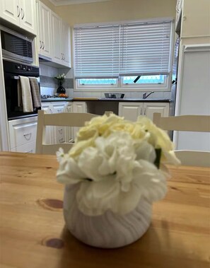 電子レンジ、オーブン、コーヒー / ティーメーカー、トースター