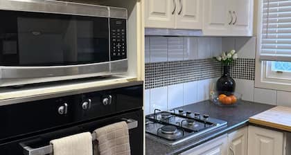 Home in Perth's Best Location (minutes from Beach)