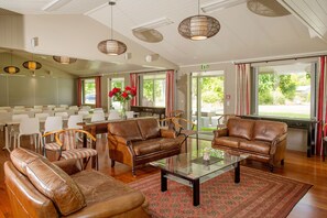 قاعة الولائم والاحتفالات