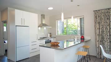 Deluxe House, 3 Bedrooms, Accessible, 2 Bathrooms | Private kitchen | Full-sized fridge, microwave, stovetop, coffee/tea maker