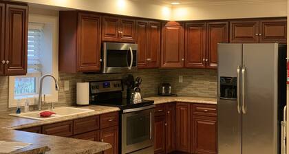 Cozy cottage in the Heart of the Finger Lakes with hot tub - dog friendly