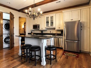 冰箱、微波炉、烤箱、炉灶