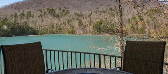 Le Petite Chateau - Lakefront  - Upper / Lower Units Sleeps 6 dog friendly