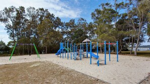 Tempat bermain anak - outdoor