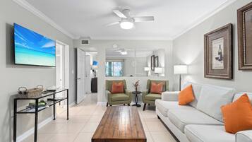 TV, lettore DVD, impianto stereo, studio