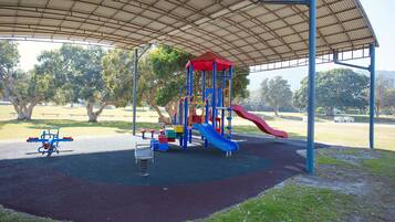 منطقة لعب الأطفال - خارجية