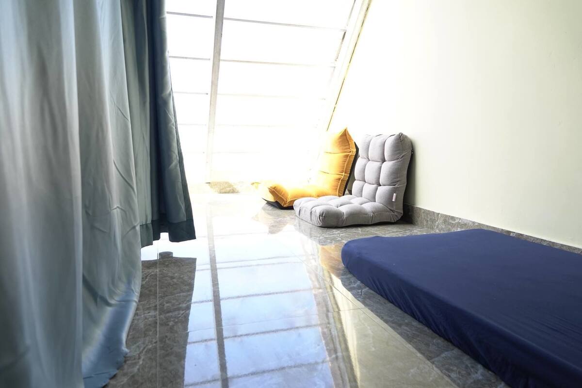 Minibar, escritorio y wifi gratis 