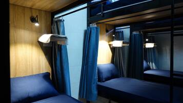 Bed in 8 Beds Mixed Dorm Room | Minibar, desk, free WiFi