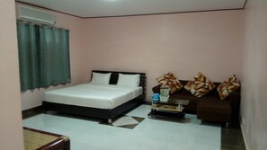 Deluxe Double Room | Rollaway beds, free WiFi - Onanong Resort (Uthumphon Phisai)