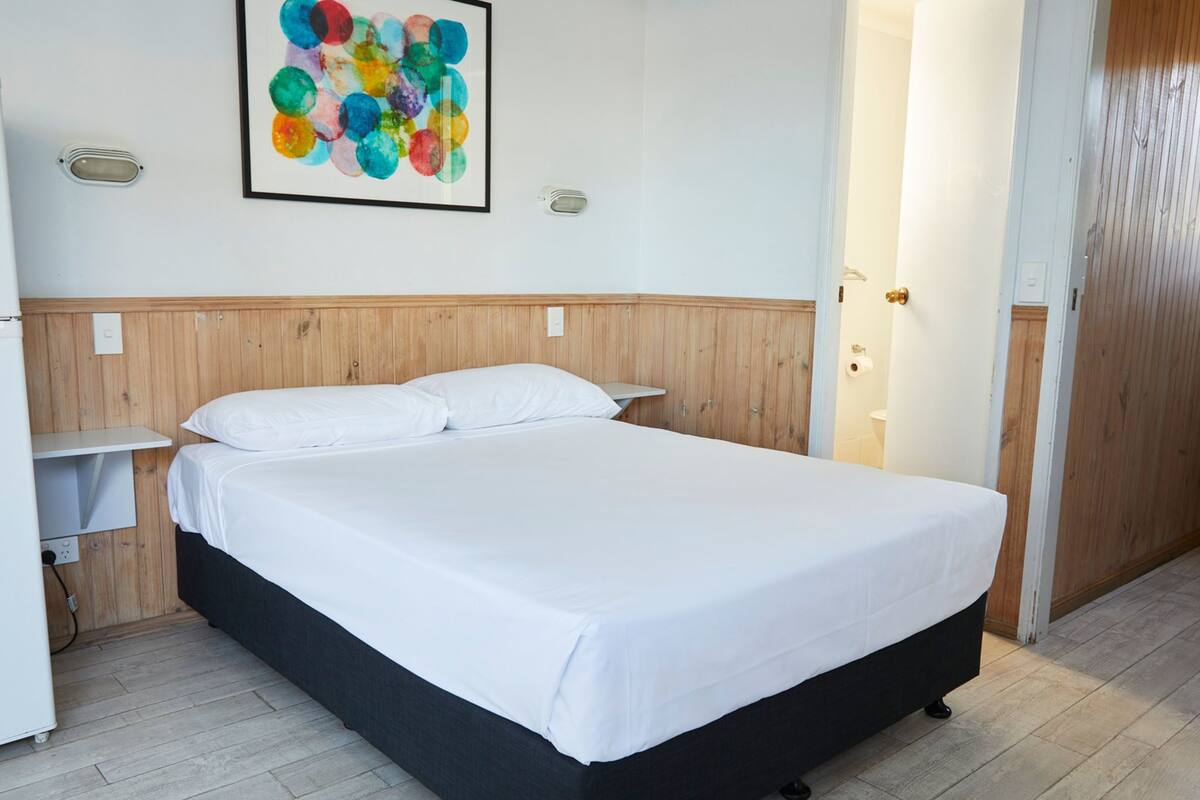 Lakeside Cabin | 1 bedroom, WiFi (free), bed sheets