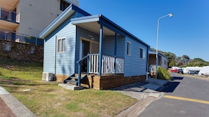 2 Bedroom Cabin | Balcony - Horseshoe Bay Holiday Park (South West Rocks)