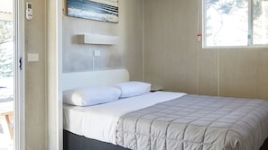 1 Bedroom Cabin | Free WiFi, bed sheets, wheelchair access