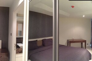 1 Bedroom with Pool View | 1 ห้องนอน, มินิบาร์, ตู้นิรภัยในห้องพัก, โต๊ะทำง�าน