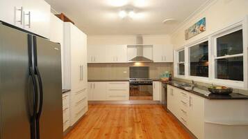 Micro-ondes, lave-vaisselle