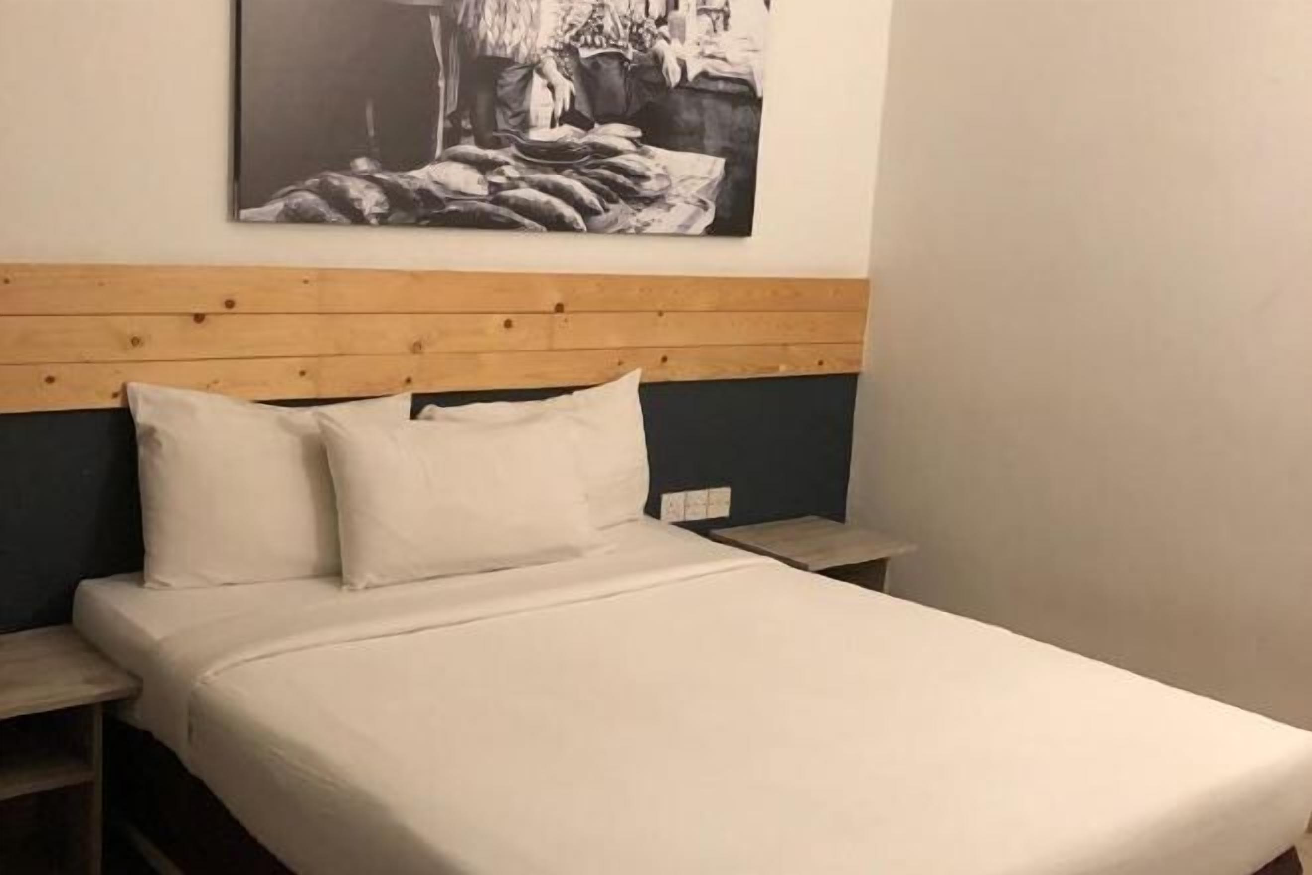 Minibar, escritorio, wifi gratis y ropa de cama 