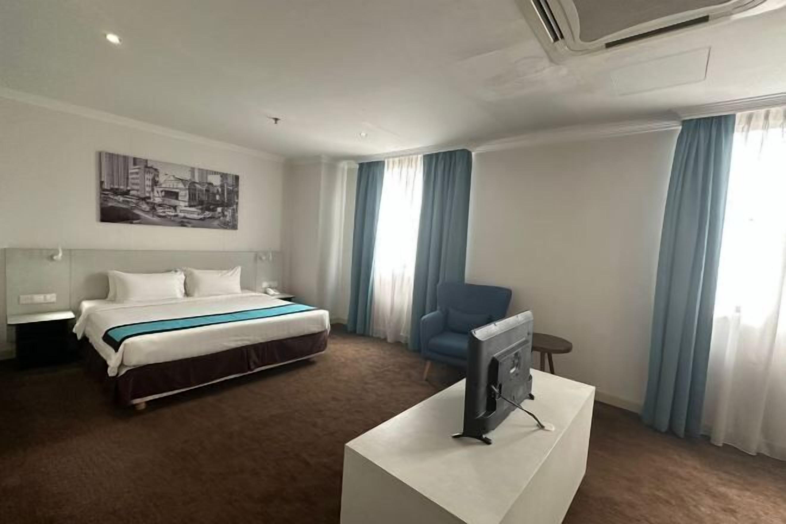 Minibar, bureau, Wi-Fi gratuit, draps fournis