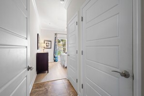 2 chambres, fer et planche à repasser, Wi-Fi gratuit, draps fournis