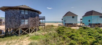 Point Break Cottage- Steps to Beach- Community Pool & Spa