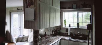 Charming cottage minutes from Gaelic College and Baddeck with WIFI