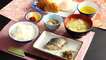 Desayuno completo diario (JPY 540 por persona)