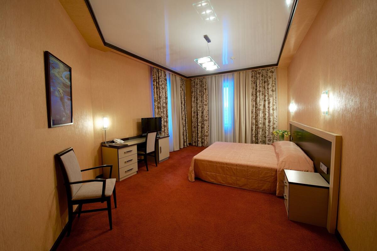 Standard Suite | 1 bedroom, premium bedding, minibar, in-room safe