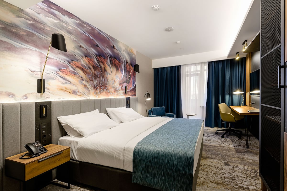 1 bedroom, premium bedding, minibar, in-room safe