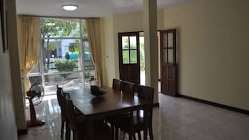 4-Bedroom Villa with Private Pool | Pasti in camera