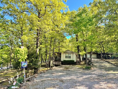 Chicken Creek Casa at Lake Tenkiller!  HUGE LOT IN WOODED AREA CLOSE TO LAKE