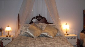 2 bedrooms, iron/ironing board, bed sheets