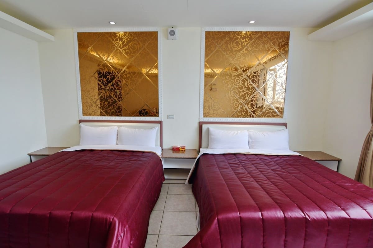 Business Double Room | 1 bedroom, desk, blackout drapes, soundproofing