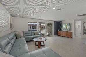 TV - Island House Beach Resort V7 (Siesta Key)