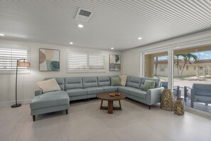 TV - Island House Beach Resort V7 (Siesta Key)