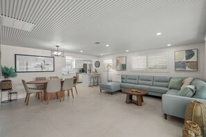 TV - Island House Beach Resort V7 (Siesta Key)