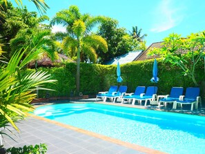 Outdoor pool, sun loungers