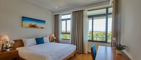 Departamento de lujo, 2 habitaciones, vista a la alberca | 2 habitaciones y ropa de cama de alta calidad