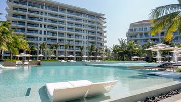2 outdoor pools, pool loungers