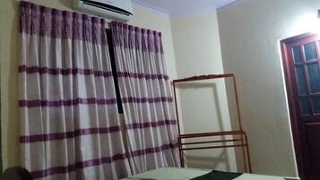 Deluxe Room | Desk, soundproofing, free wired internet