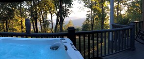 Outdoor spa tub - Shandon’s Best: Bubba’s Tranquil Treehouse Permit # STR-000211-2025 (Columbia)