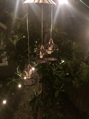 Outdoor dining - Shandon’s Best: Bubba’s Tranquil Treehouse (Columbia)