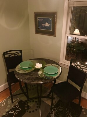 Dining - Shandon’s Best: Bubba’s Tranquil Treehouse (Columbia)