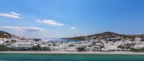 Two-Bedroom Apartment with Large Private Pool and Sea View | 私人游泳池