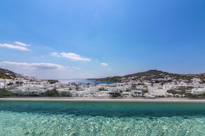 Two-Bedroom Apartment with Large Private Pool and Sea View | Privat basseng