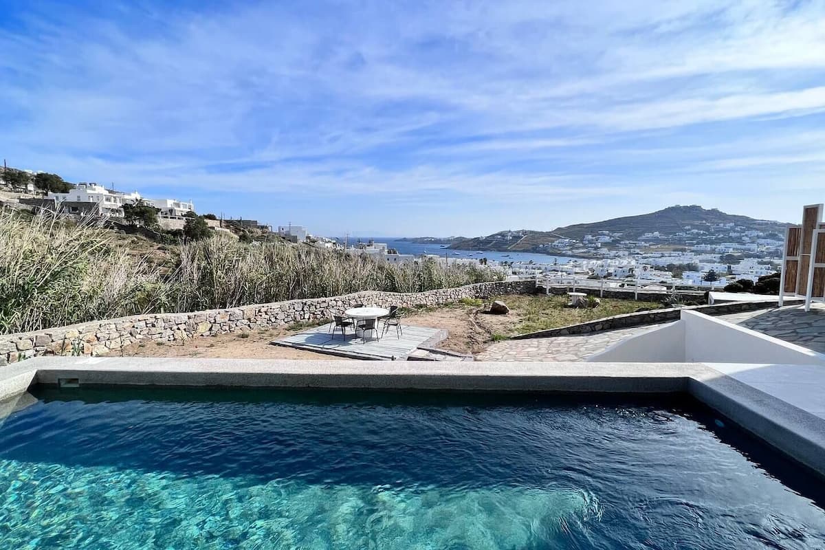 Two-Bedroom Villa with Large Private Pool and Sea View | Safe på rommet, skrivebord, skrivebord for bærbar PC og lydisolert