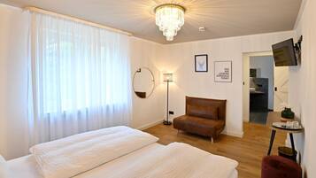 Allergikerbettwaren, Minibar, Schreibtisch, schallisolierte Zimmer