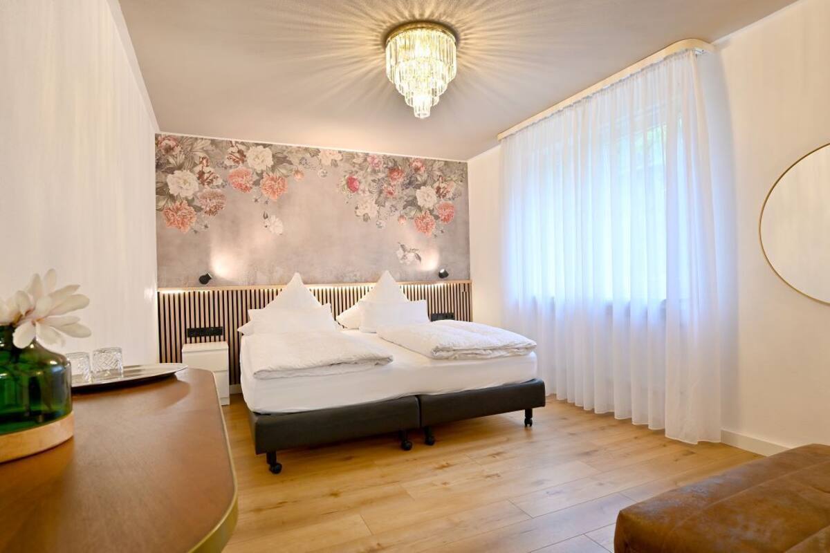 Hypo-allergenic bedding available, minibar, desk, soundproofing
