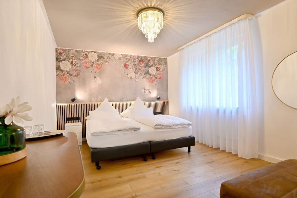 Allergikerbettwaren, Minibar, Schreibtisch, schallisolierte Zimmer