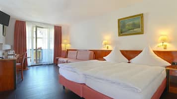 Family Room, Balcony (Superior) | Hypo-allergenic bedding, minibar, desk, soundproofing