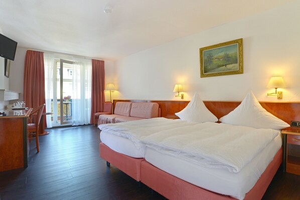 Family Room, Balcony (Superior)