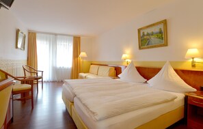 Superior Double Room, Balcony | Hypo-allergenic bedding, minibar, desk, soundproofing - Hotel Zehnthof (Cochem)